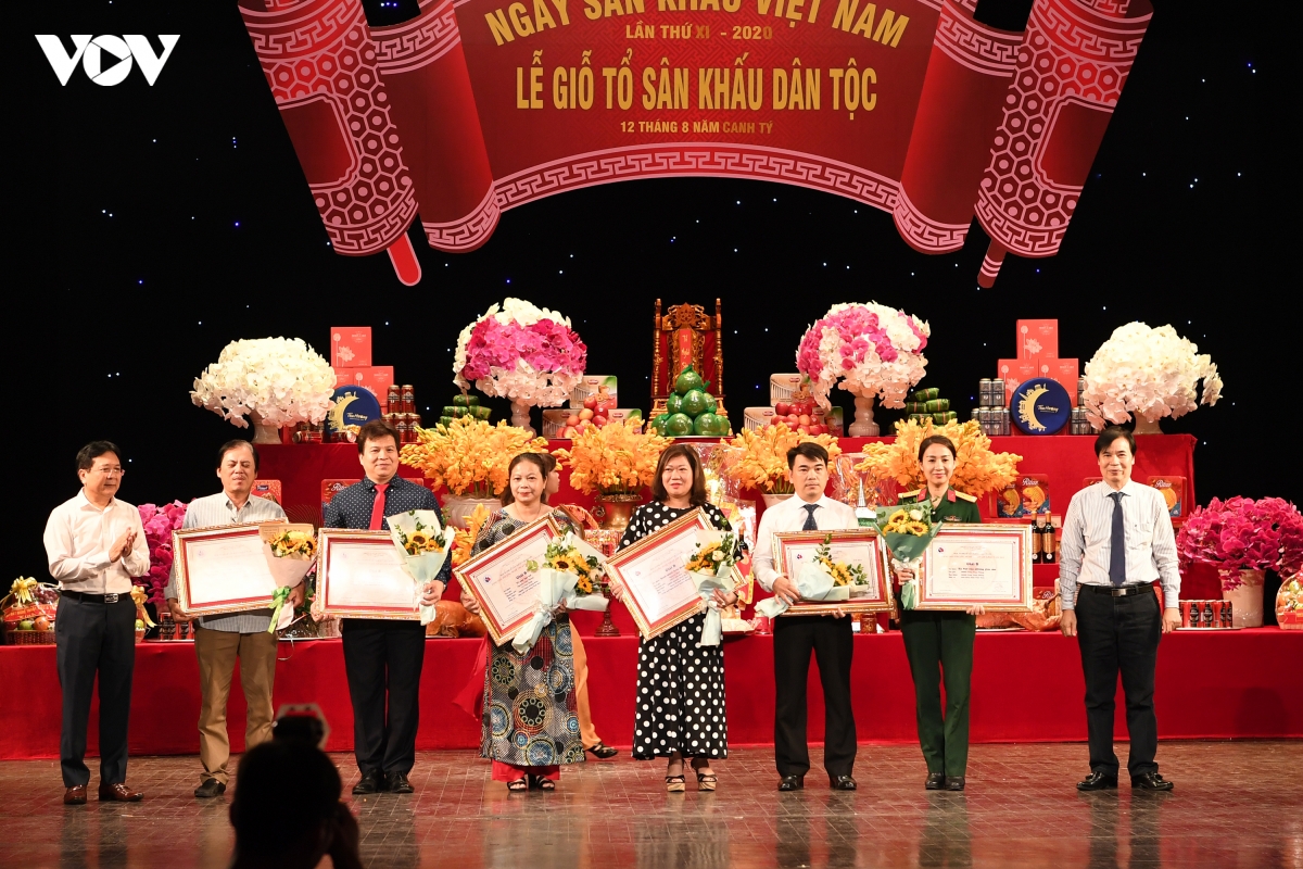 cac the he nghe si du le gio to san khau 2020 tai nha hat lon hinh anh 16