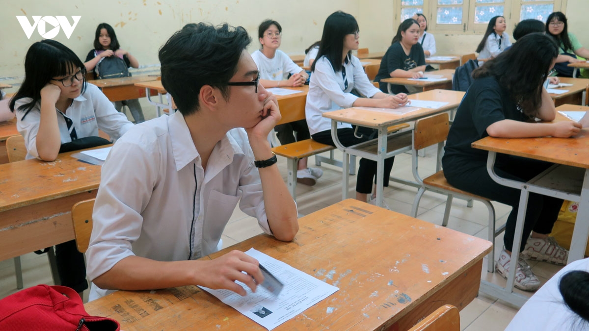 Phụ huynh than phiền tiền nộp cho trung tâm dạy thêm tăng vọt sau Thông tư 29