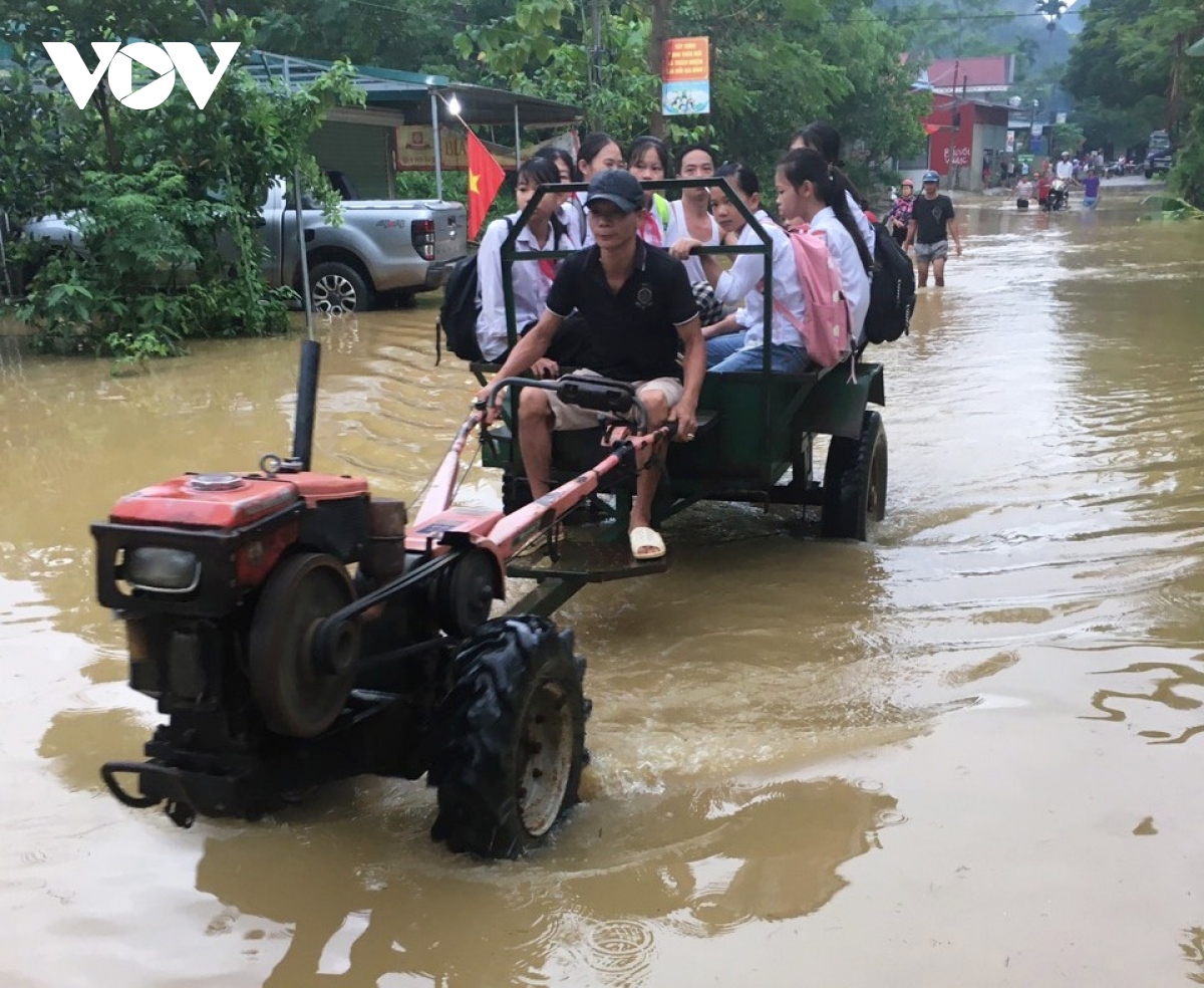 mua lon tiep tuc gay ngap lut tai huyen luc yen yen bai hinh anh 2