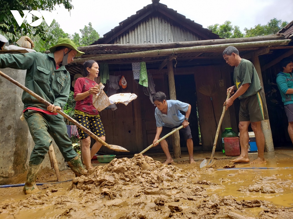 mien nui quang nam ngon ngang sau mua lu hinh anh 2