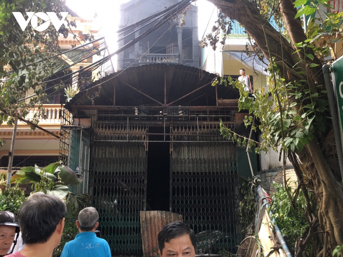 bà hỏa thiêu rụi cửa hàng vàng mã lúc nửa đêm hình ảnh 1 ba hoa thieu rui cua hang vang ma luc nua dem hinh anh 1