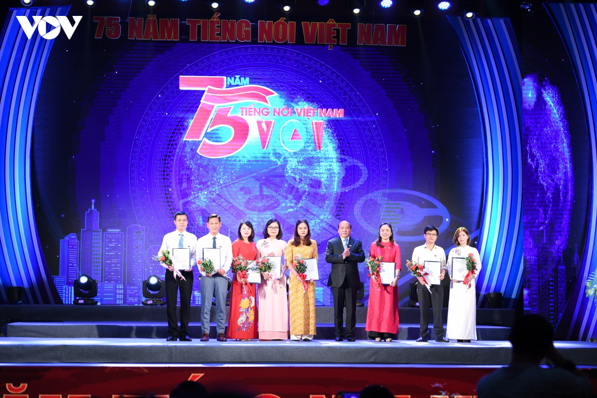 toan canh le trao giai thuong tieng noi viet nam lan thu iv nam 2020 hinh anh 4