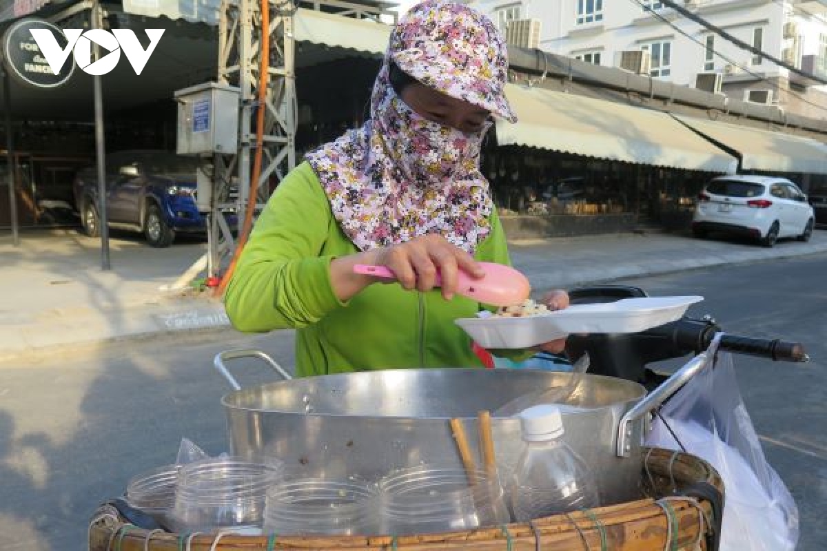 hinh anh Da nang ngay dau noi long gian cach xa hoi hinh anh 18