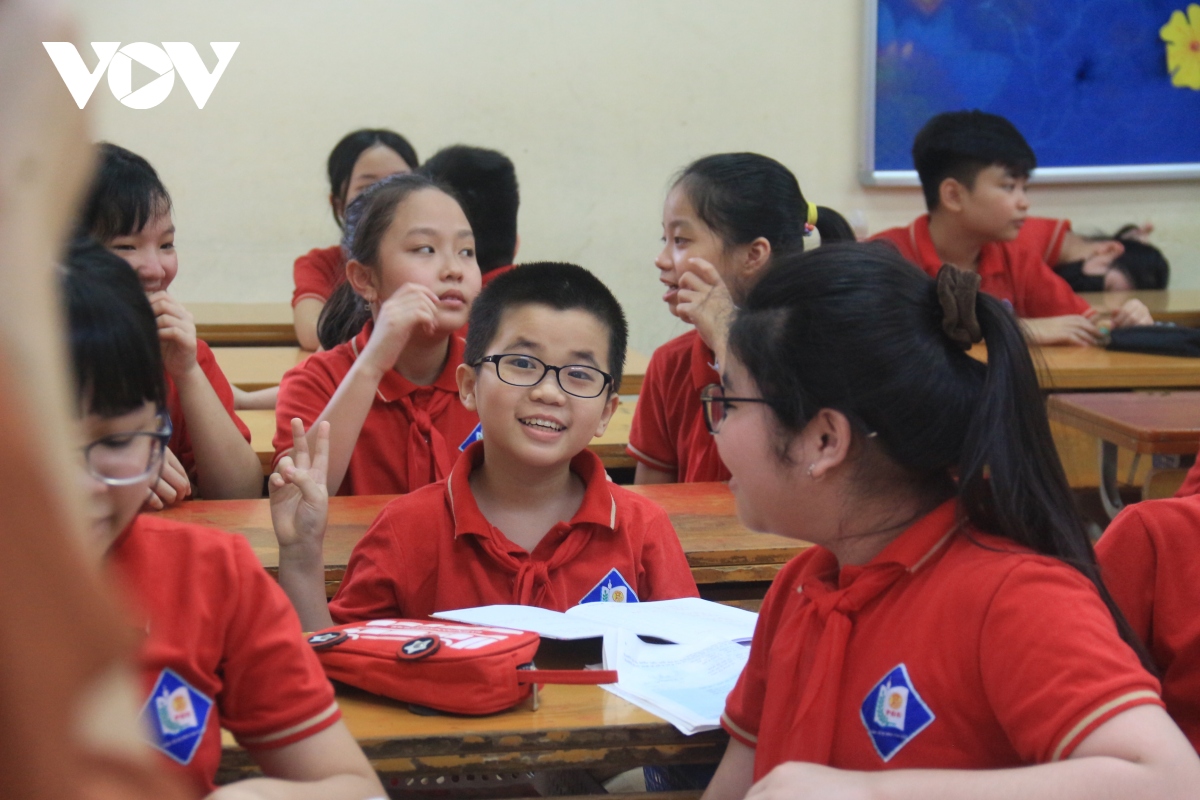 khong phai cu thu tien, dua cac hoc sinh di ngoai khoa la hoat dong trai nghiem hinh anh 1