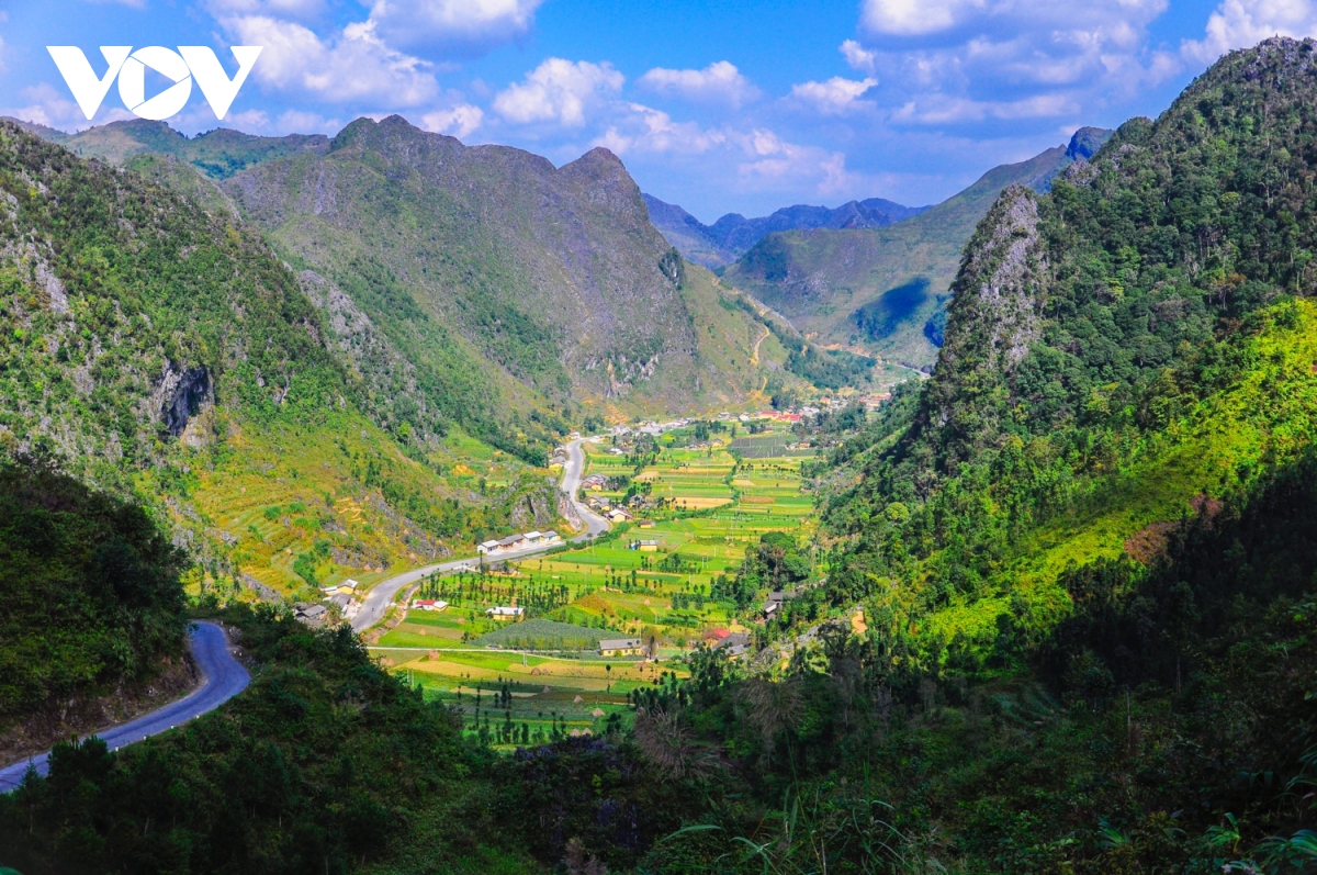 cao nguyen da ha giang dep ngo ngang trong tiet thu hinh anh 1