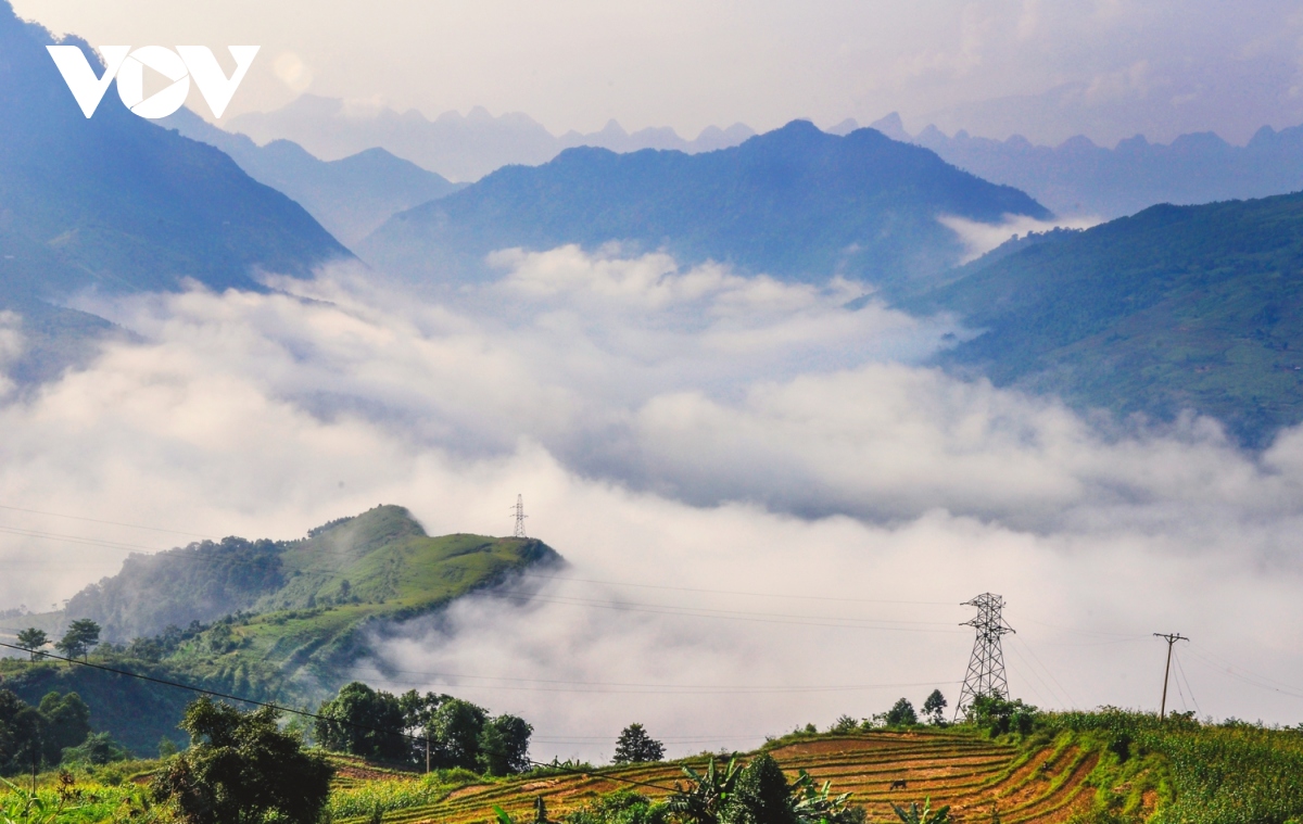 Cao nguyên đá Hà Giang đẹp ngỡ ngàng trong tiết thu | VOV.VN