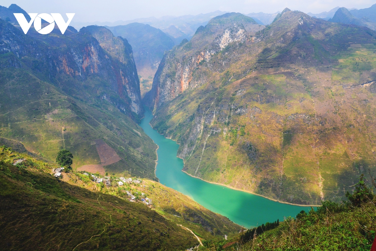 Cao nguyên đá Hà Giang đẹp ngỡ ngàng trong tiết thu | VOV.VN