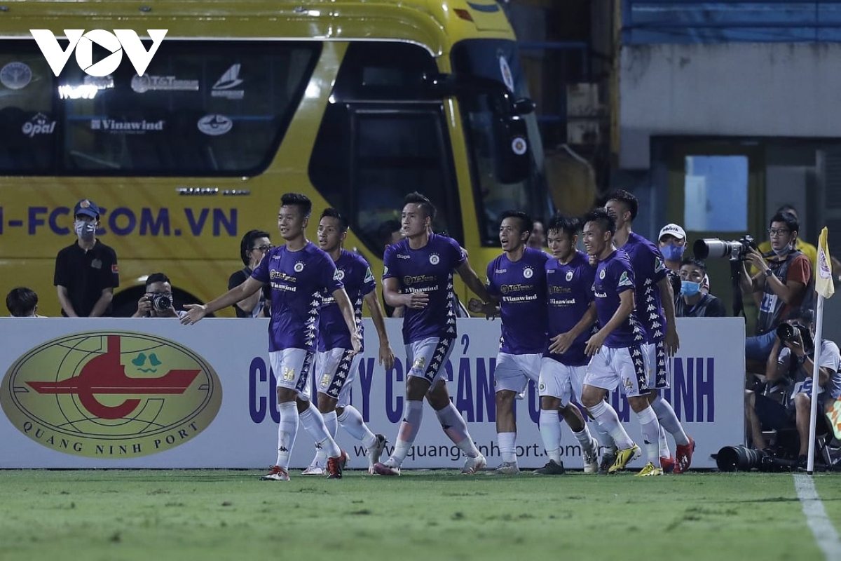 toan canh ha noi fc 5-1 tphcm con ac mong cua thu mon bui tien dung hinh anh 3