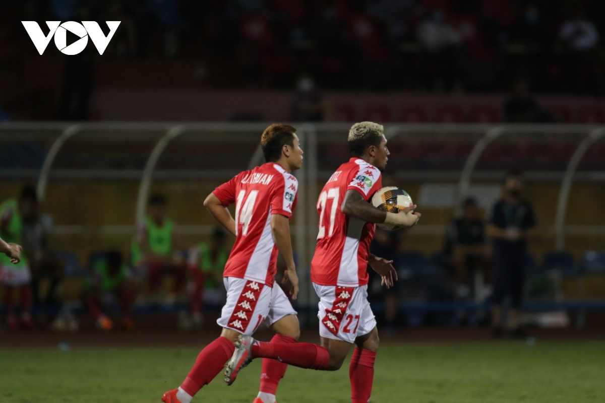 toan canh ha noi fc 5-1 tphcm con ac mong cua thu mon bui tien dung hinh anh 5