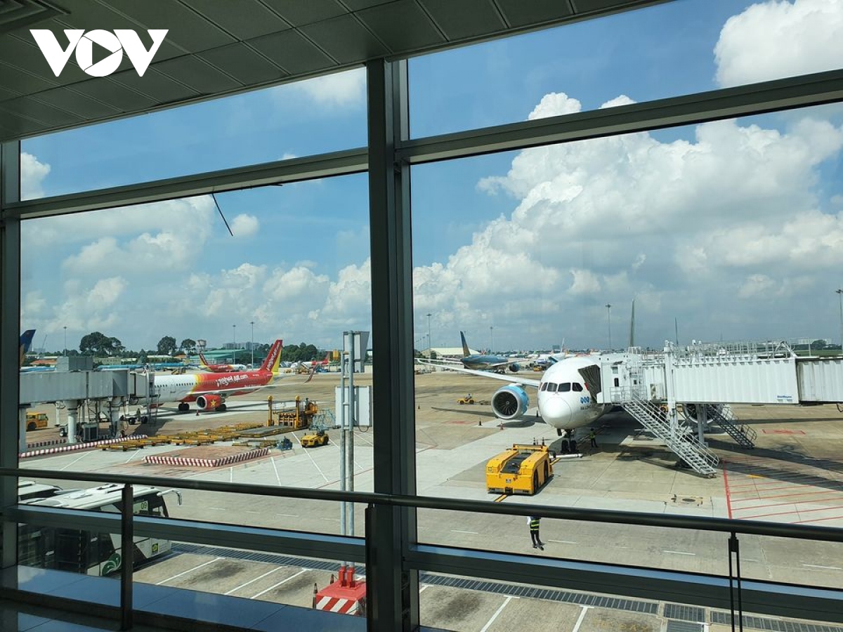 Vietnam Airlines Và Vietjet Cùng 4 Hãng Bay Nước Ngoài Thực Hiện Bay Đi,  Đến Việt Nam | Vov.Vn