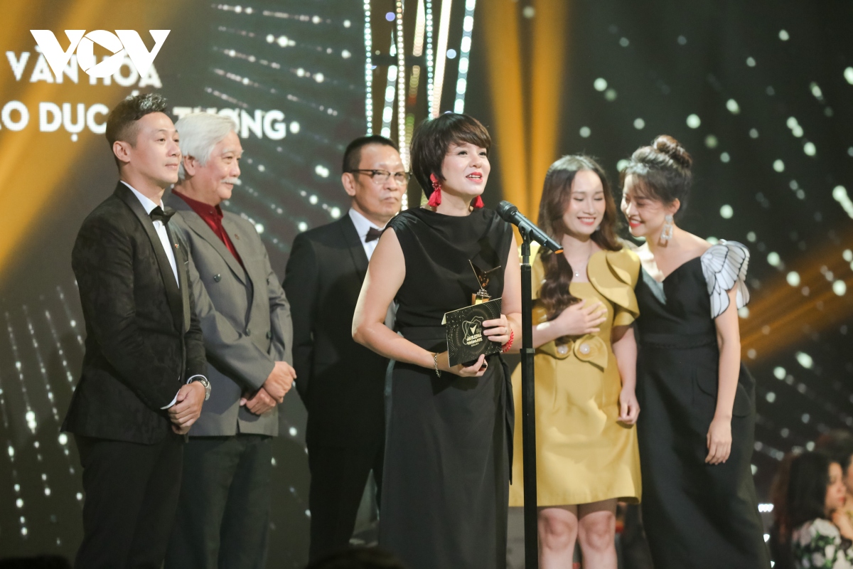 hong diem cung bo phim hoa hong tren nguc trai dai thang tai vtv awards 2020 hinh anh 14