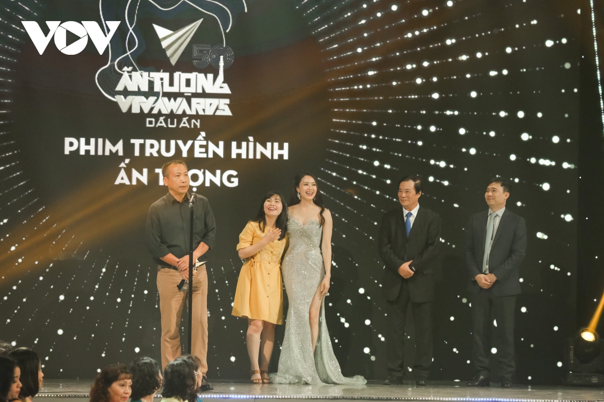 hong diem cung bo phim hoa hong tren nguc trai dai thang tai vtv awards 2020 hinh anh 5