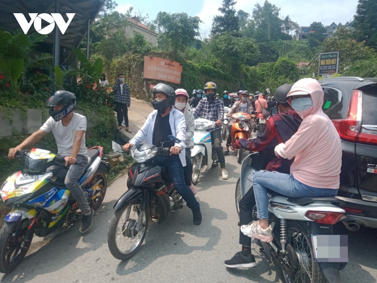 dong nguoi un un keo len tam Dao trong ngay nghi quoc khanh 2 9 hinh anh 2