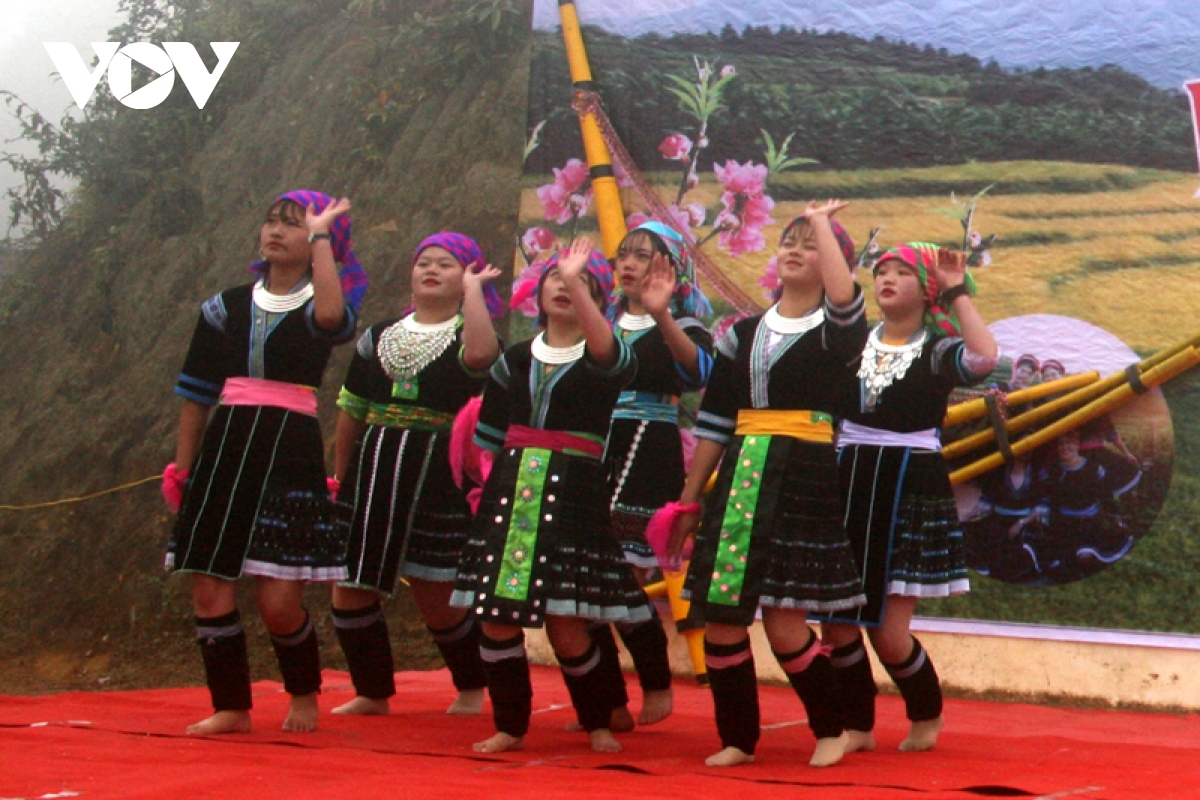 ha giang Dac sac le hoi gau tao xa ta su choong, huyen hoang su phi hinh anh 1