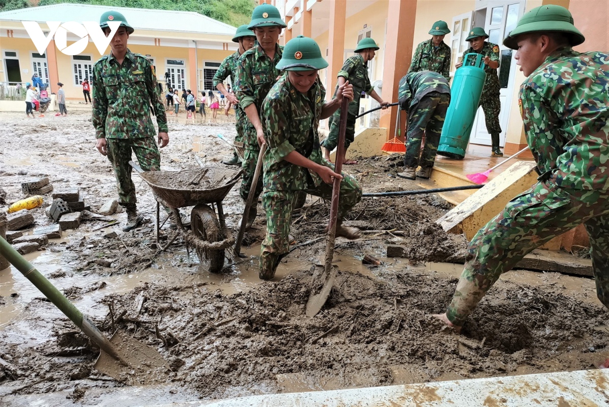 biên phòng bám bản giúp người dân tây giang khắc phục hậu quả mưa lũ hình ảnh 5 bien phong bam ban giup nguoi dan tay giang khac phuc hau qua mua lu hinh anh 5
