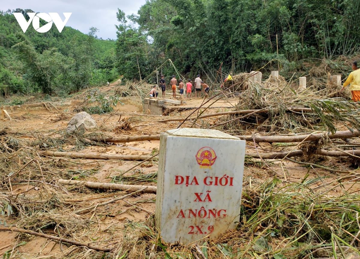 quang nam tap trung khac phuc sat lo, thong tuyen len cac xa vung cao hinh anh 2