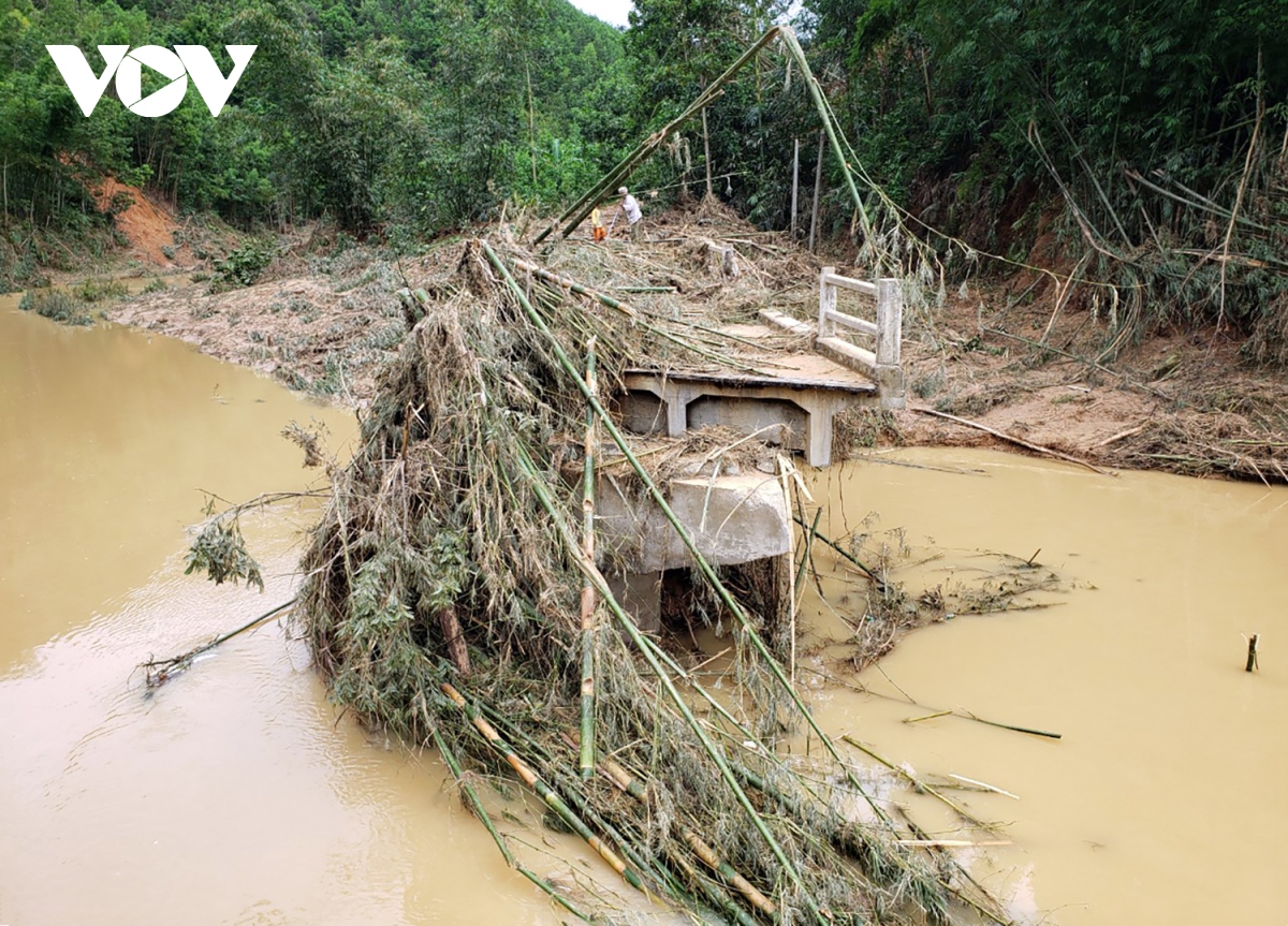 quang nam tap trung khac phuc sat lo, thong tuyen len cac xa vung cao hinh anh 3