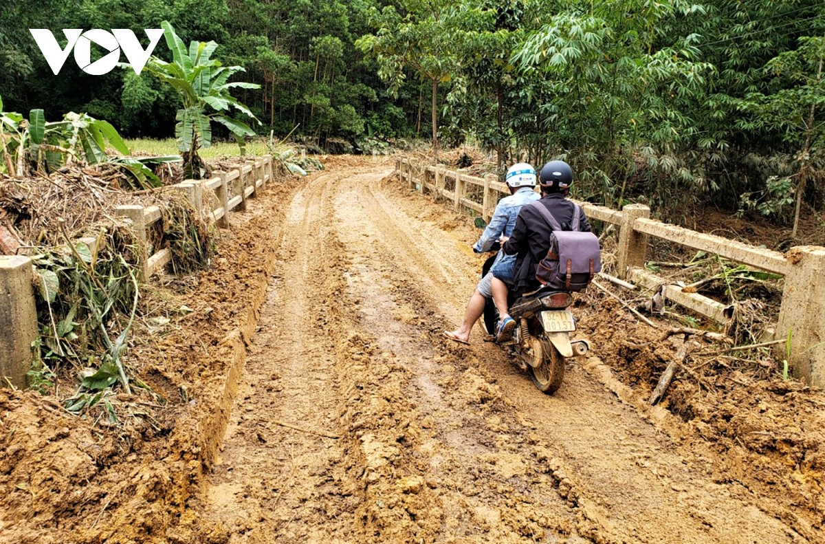 quang nam tap trung khac phuc sat lo, thong tuyen len cac xa vung cao hinh anh 1