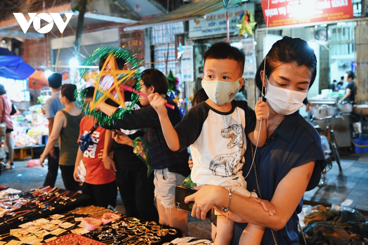 nguoi dan ha noi no nuc len pho co, vui don tet trung thu hinh anh 7