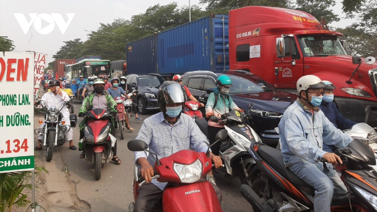 Dai lo nguyen van linh o tp ho chi minh xuong cap nghiem trong hinh anh 12