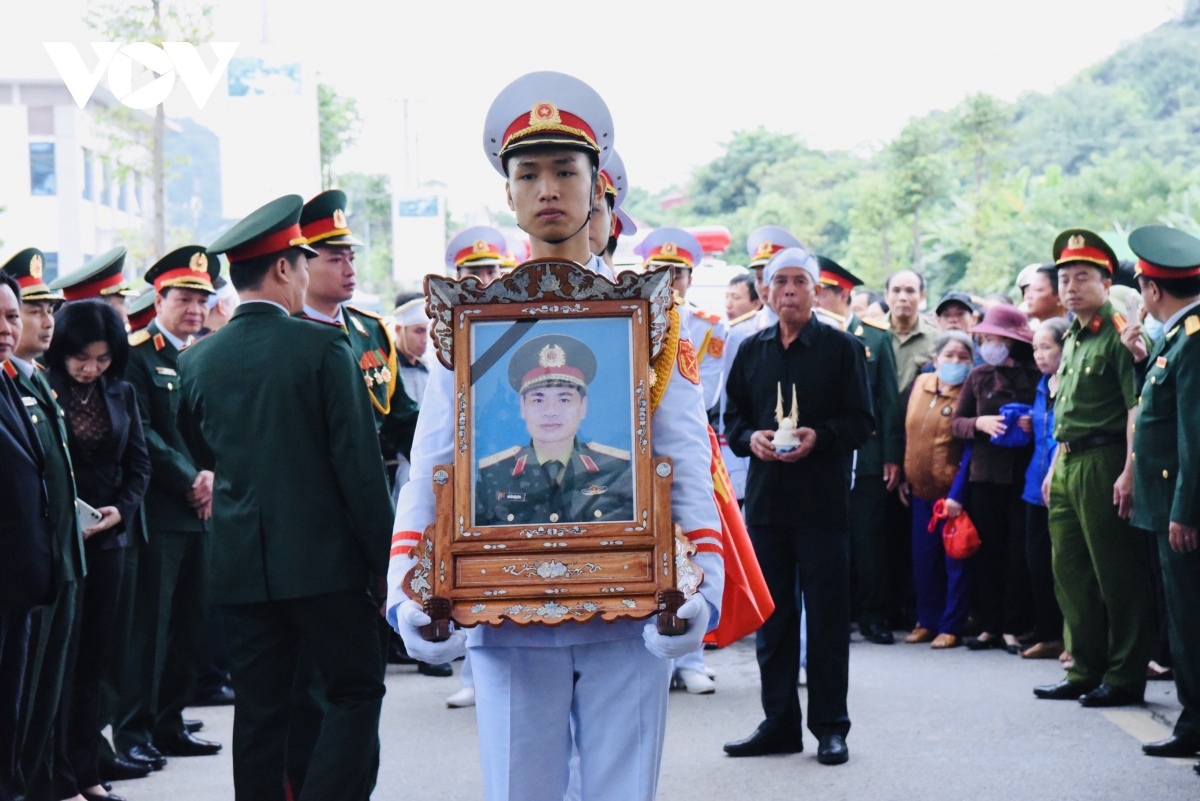 nguoi dan sai son dau xot don thieu tuong nguyen huu hung ve an nghi tai que nha hinh anh 19