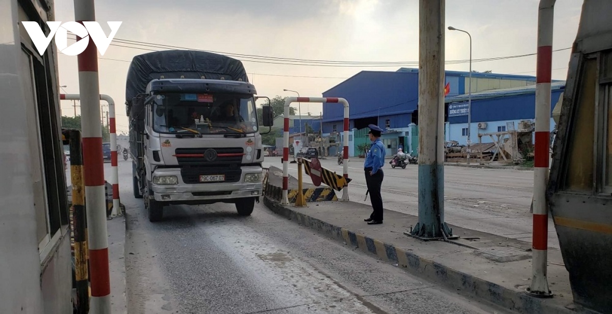 chieu nay tam dung thu phi hai tram bot quoc lo 1k hinh anh 1