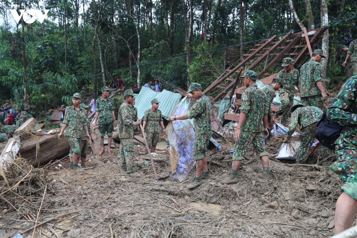 mua lu, sat lo dat o quang nam da lam 44 nguoi chet va mat tich hinh anh 63