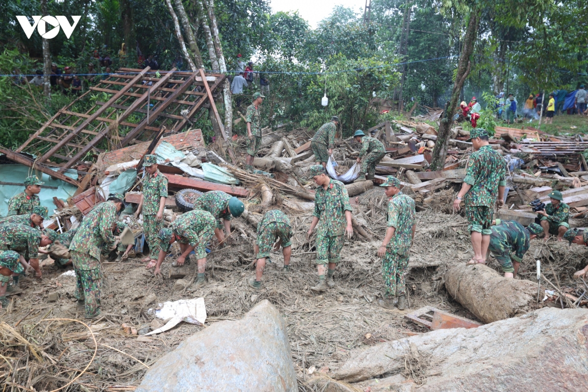 mua lu, sat lo dat o quang nam da lam 44 nguoi chet va mat tich hinh anh 61