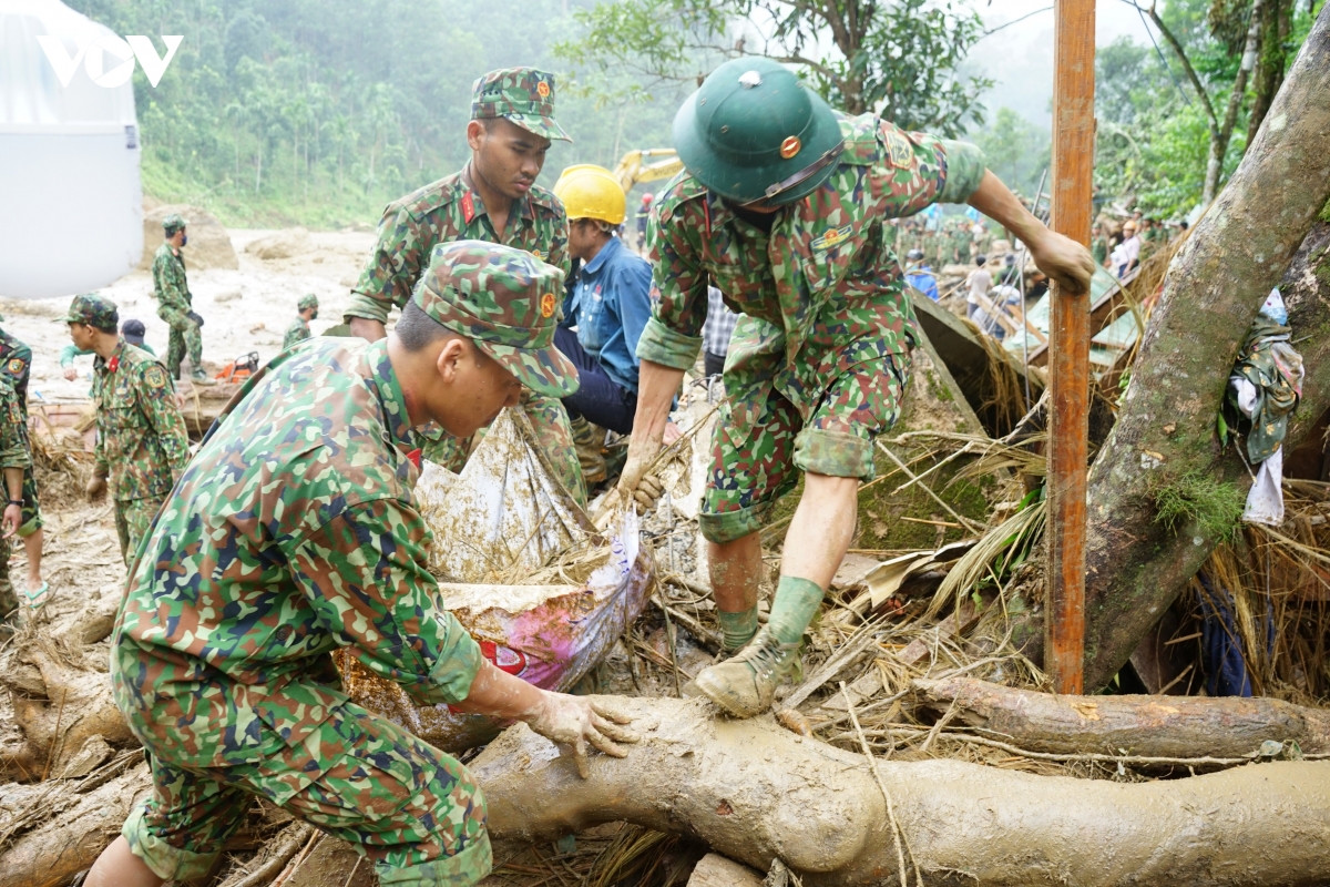 mua lu, sat lo dat o quang nam da lam 44 nguoi chet va mat tich hinh anh 38