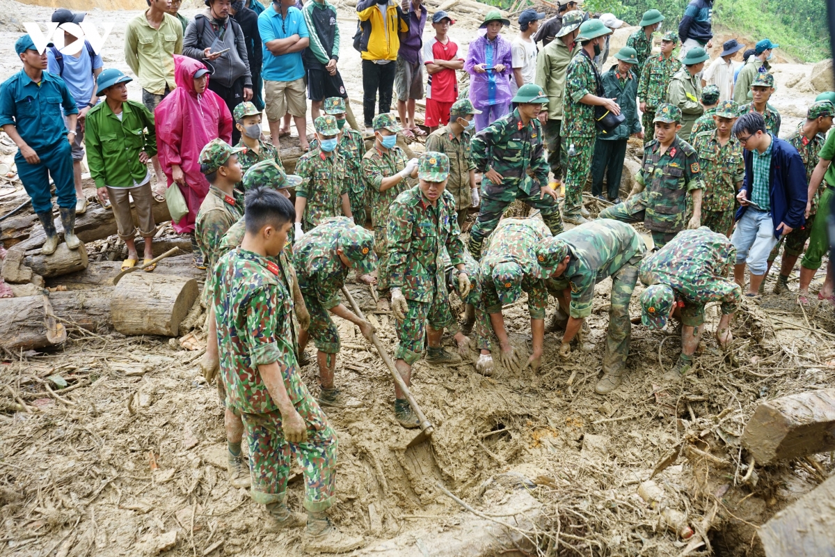 mua lu, sat lo dat o quang nam da lam 44 nguoi chet va mat tich hinh anh 37