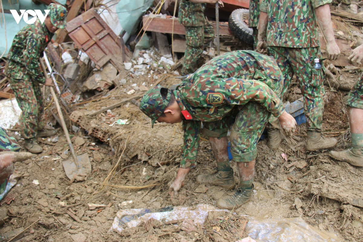 mua lu, sat lo dat o quang nam da lam 44 nguoi chet va mat tich hinh anh 35