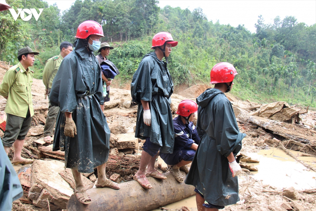 mua lu, sat lo dat o quang nam da lam 44 nguoi chet va mat tich hinh anh 30