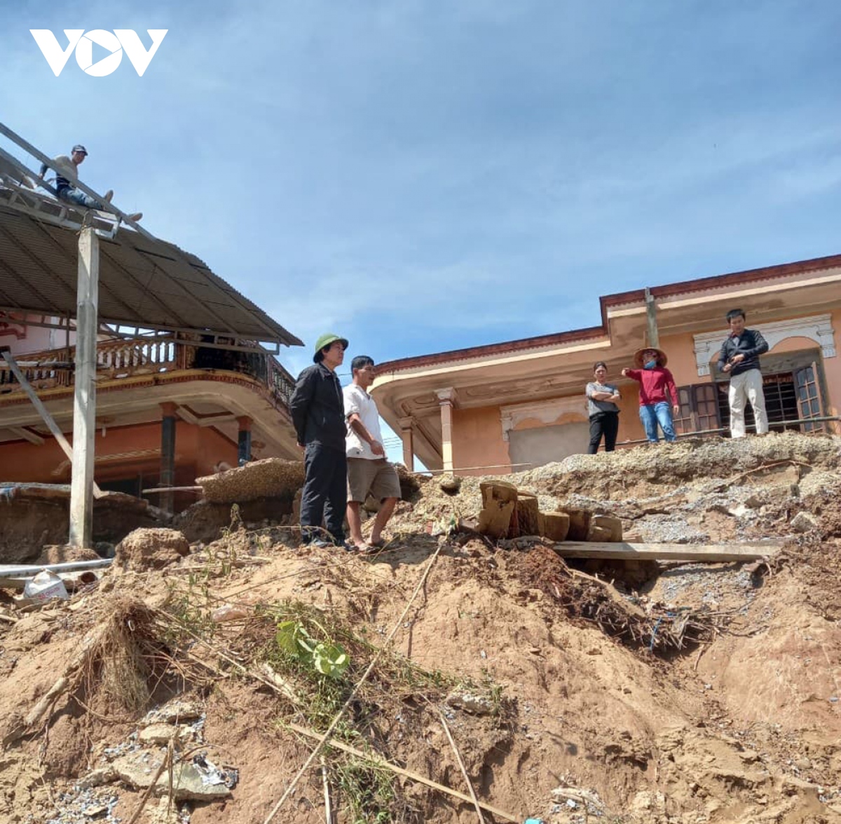 sat lo nui, quang binh di doi khan cap nhieu ho dan hinh anh 5