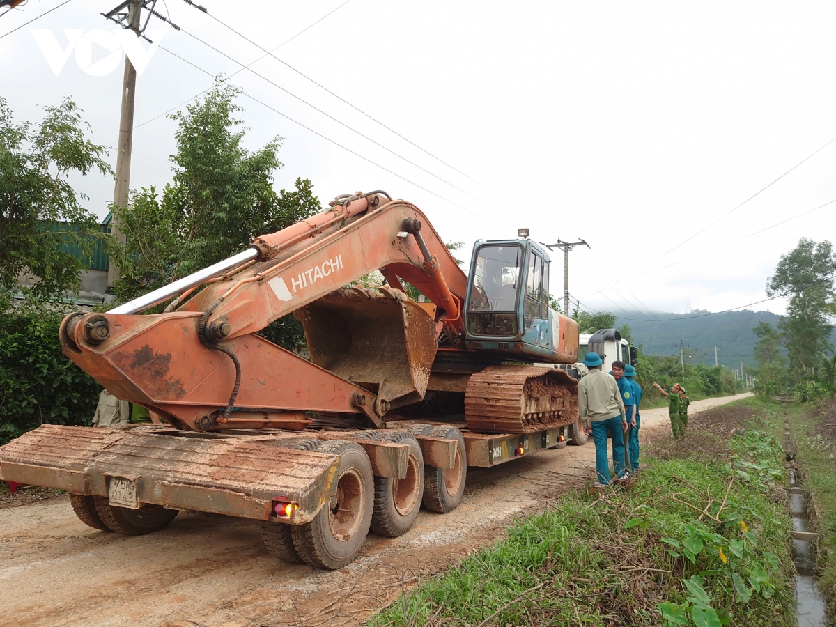 cac phuong tien hien dai lien tuc duoc huy dong vao tim kiem nguoi mat tich o hue hinh anh 4