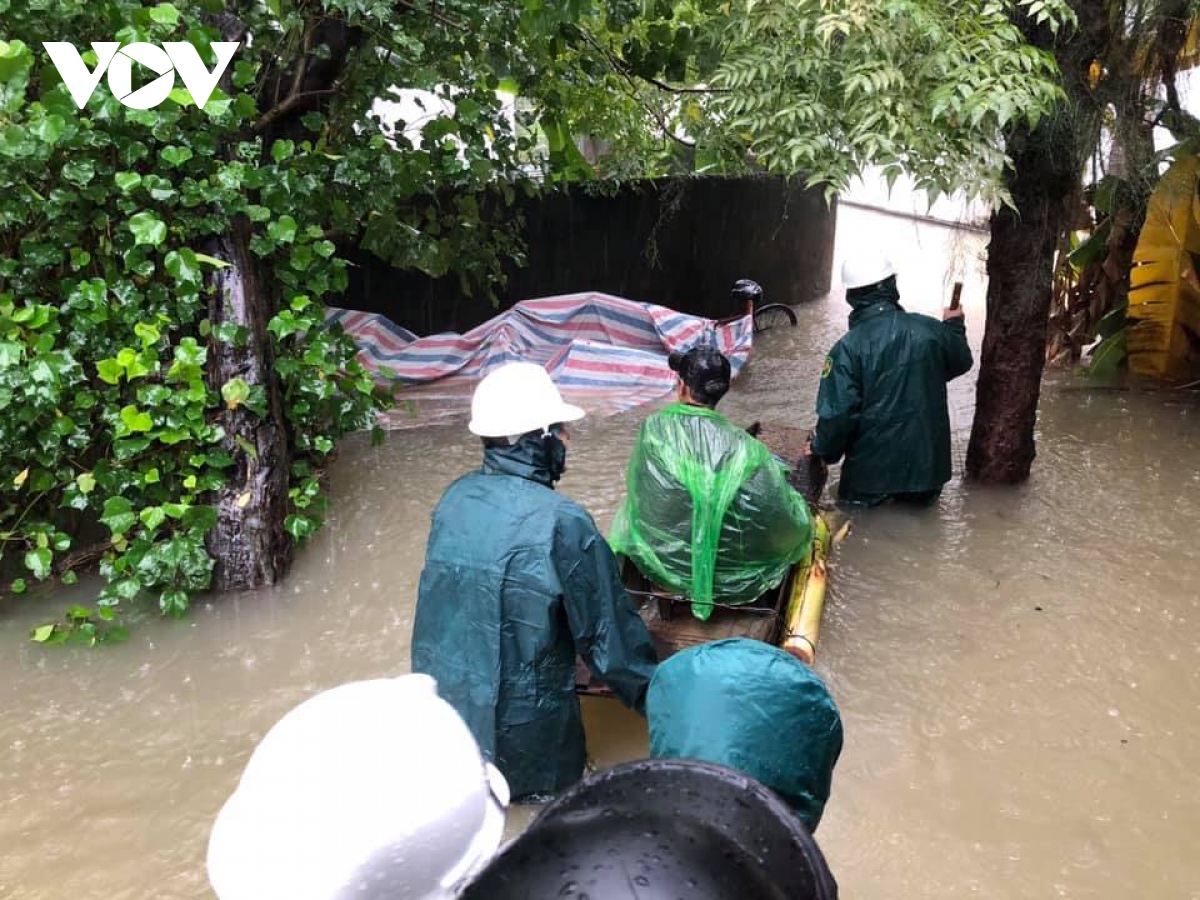 lu len nhanh, nhieu dia phuong o ha tinh phai so tan dan khoi vung nguy hiem hinh anh 2