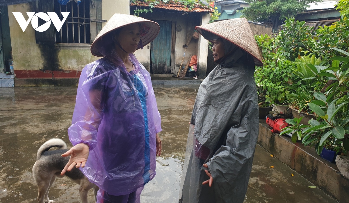 ba huong truong thon nguoi vac tu va hang tong hinh anh 4