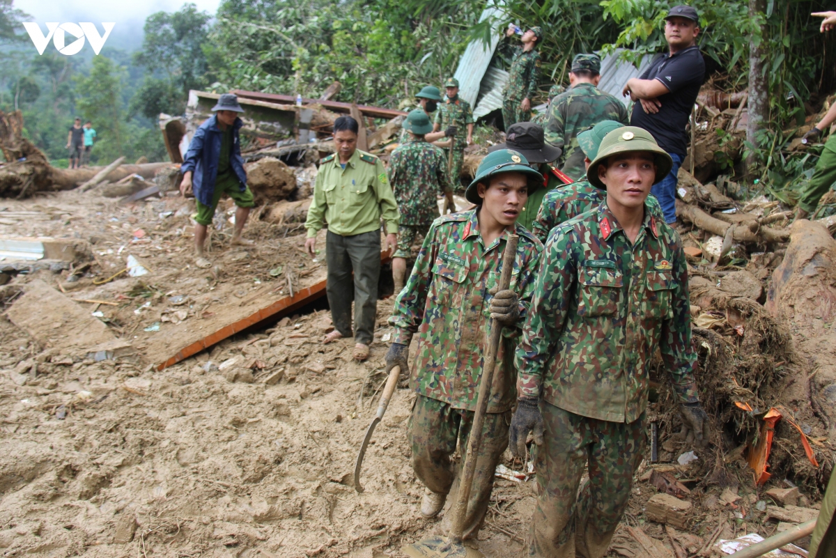 mua lu, sat lo dat o quang nam da lam 44 nguoi chet va mat tich hinh anh 24