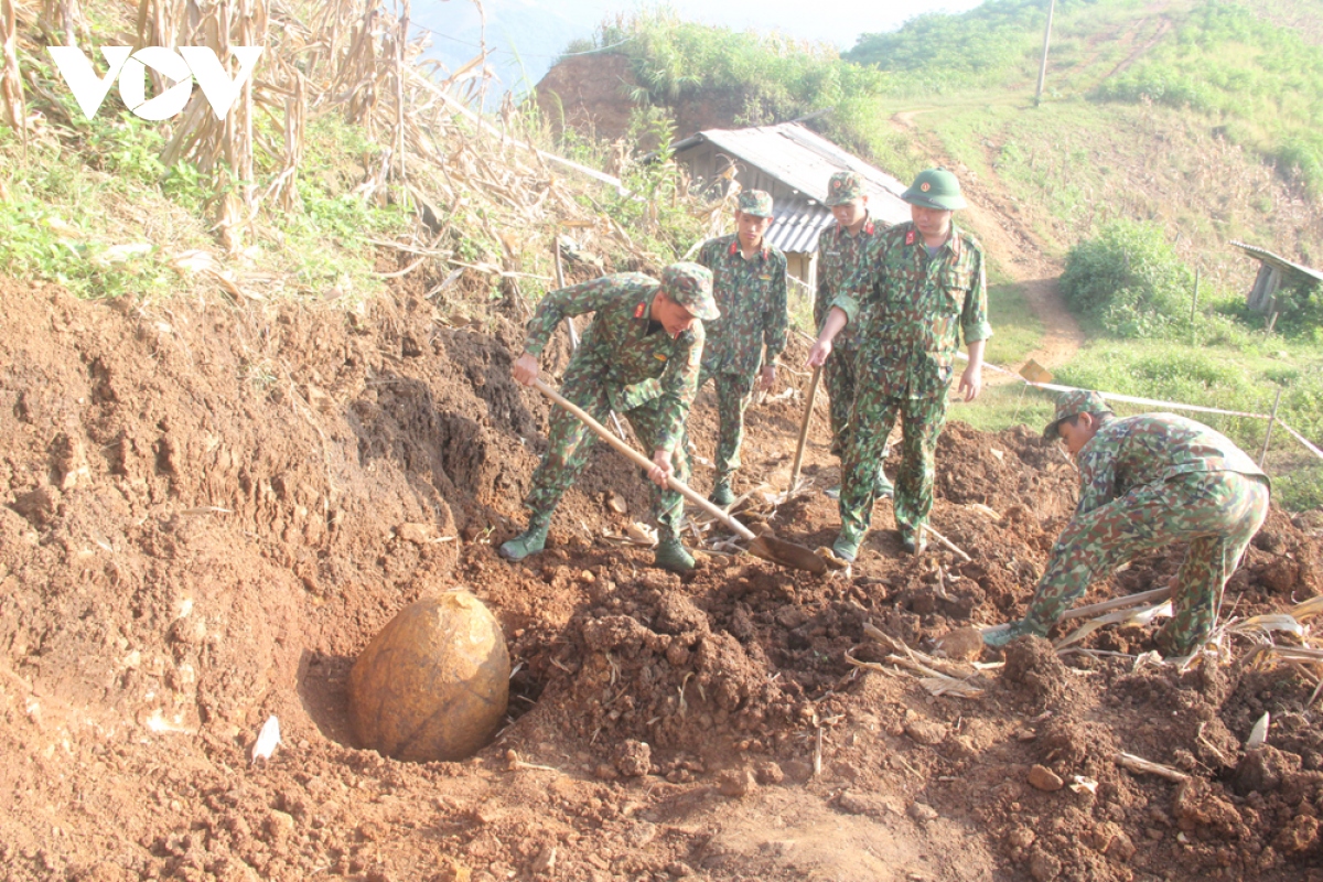 son la tiep tuc huy no thanh cong qua bom 600kg hinh anh 1