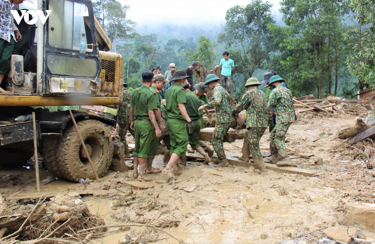 mua lu, sat lo dat o quang nam da lam 44 nguoi chet va mat tich hinh anh 22