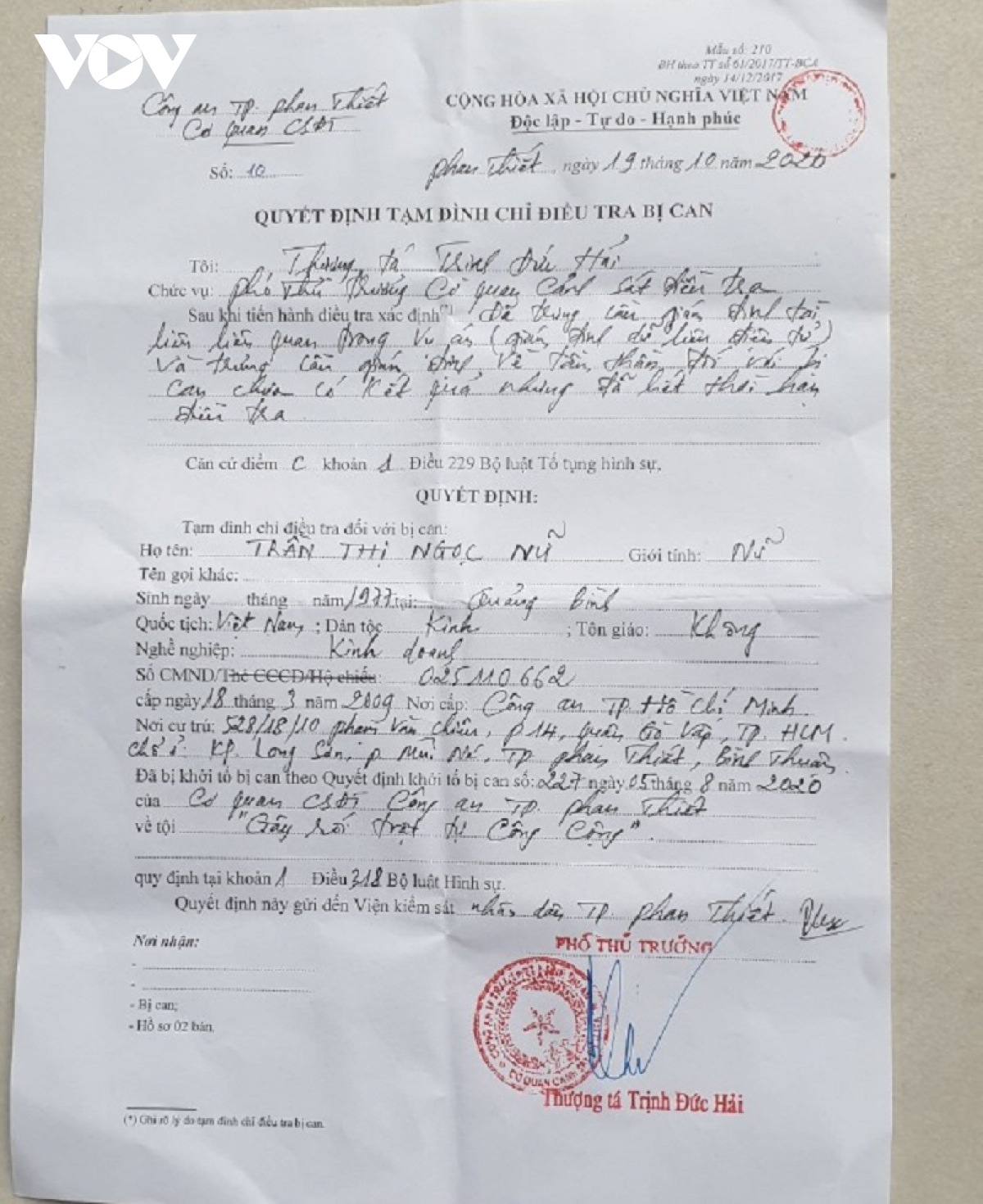 binh thuan tam dinh chi dieu tra vu nguoi phu nu livestream trong toa an hinh anh 1