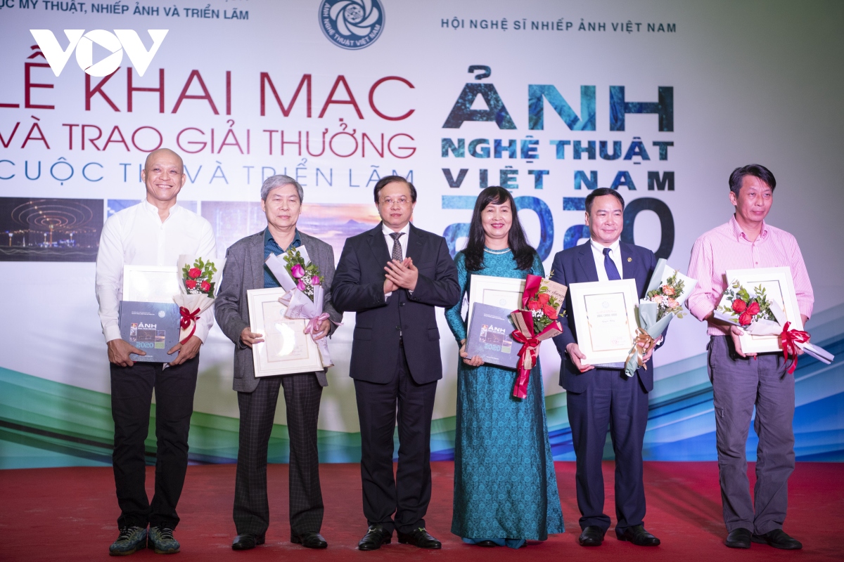 trao giai cuoc thi va trien lam Anh nghe thuat viet nam nam 2020 hinh anh 3