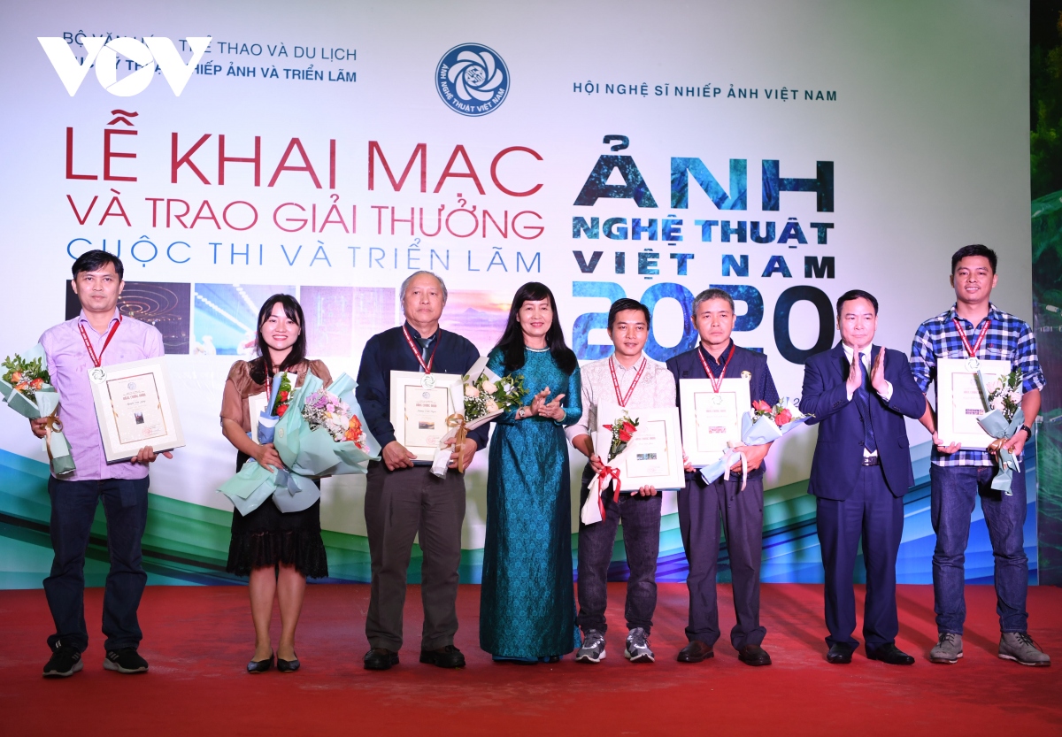 trao giai cuoc thi va trien lam Anh nghe thuat viet nam nam 2020 hinh anh 6