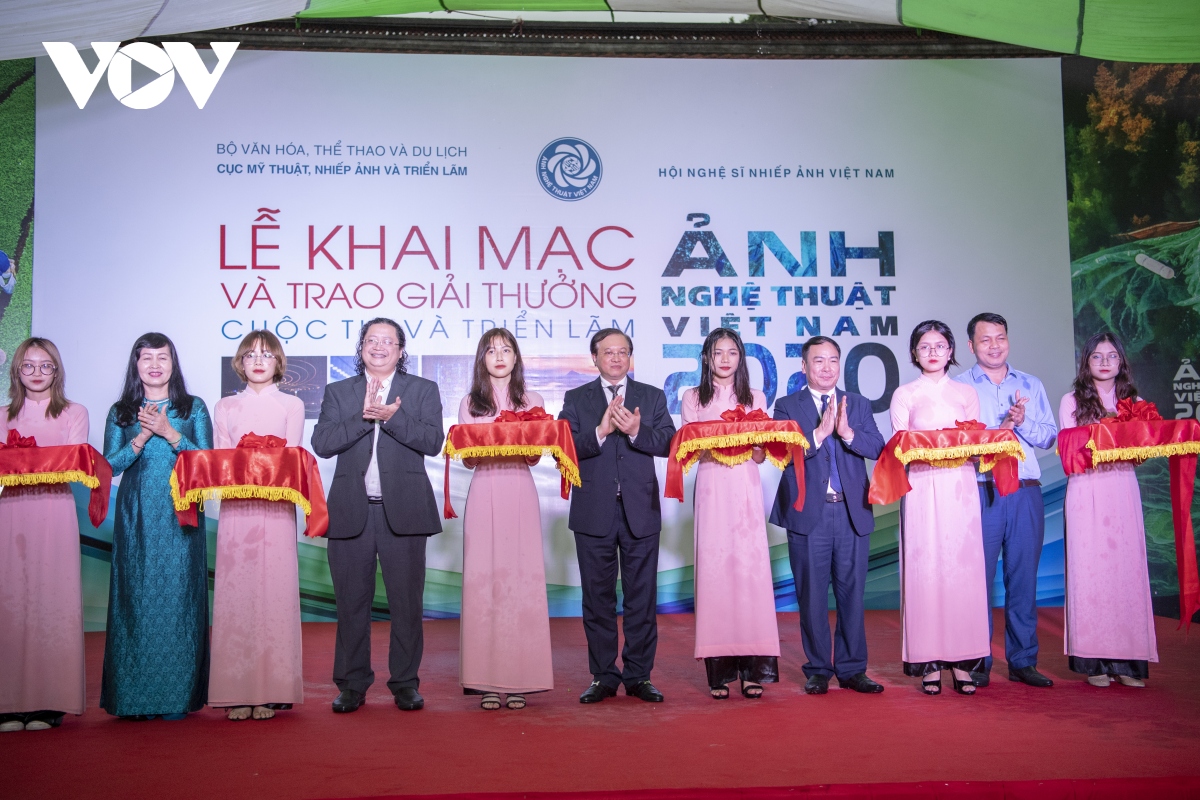 trao giai cuoc thi va trien lam Anh nghe thuat viet nam nam 2020 hinh anh 15