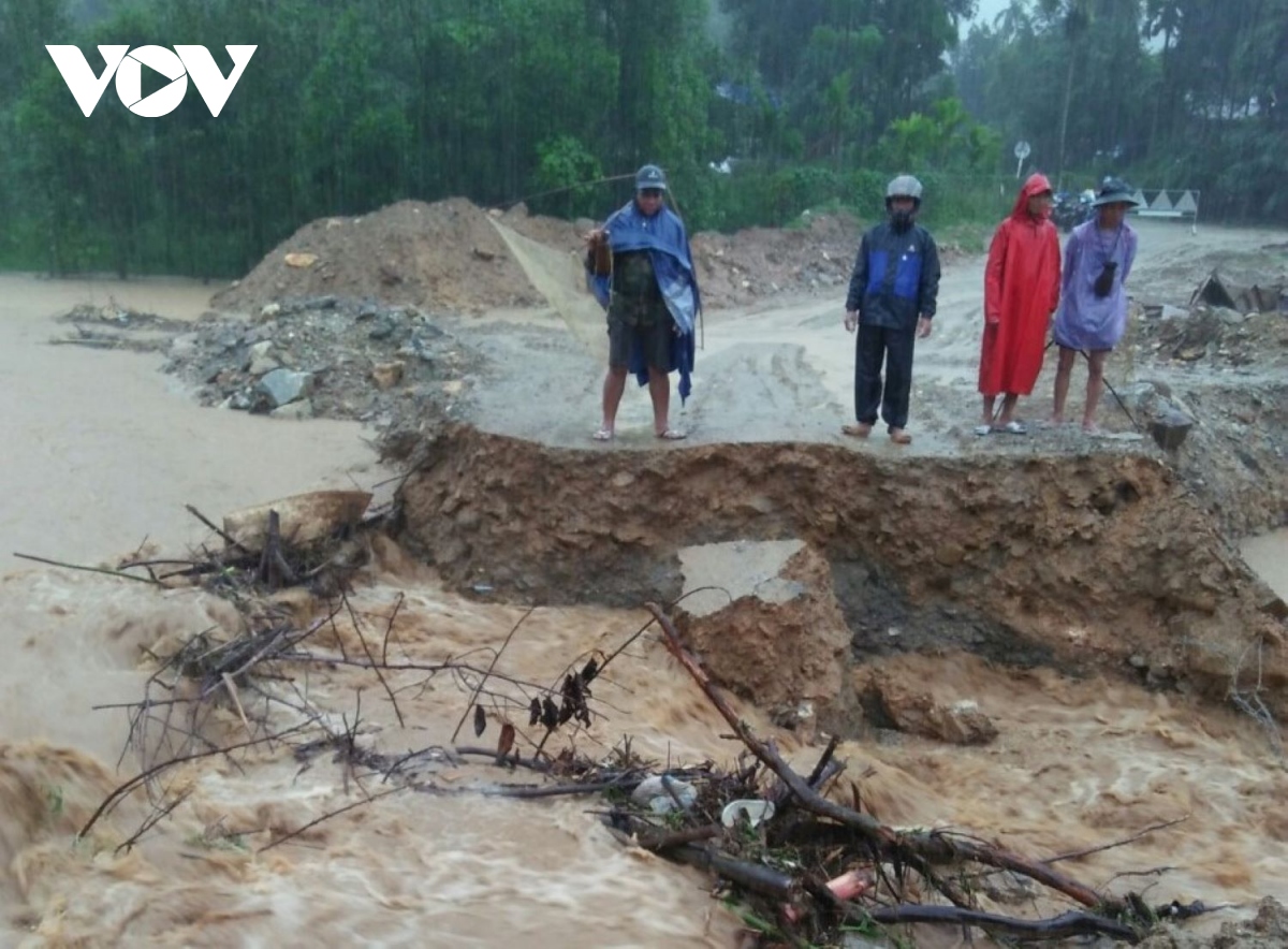 cac dia phuong khan truong doi pho mua lu lon gay nhieu thiet hai ve nguoi va tai san hinh anh 7