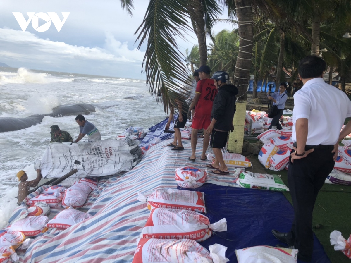 hoi an khan cap khac phuc sat lo bo bien cua Dai hinh anh 3