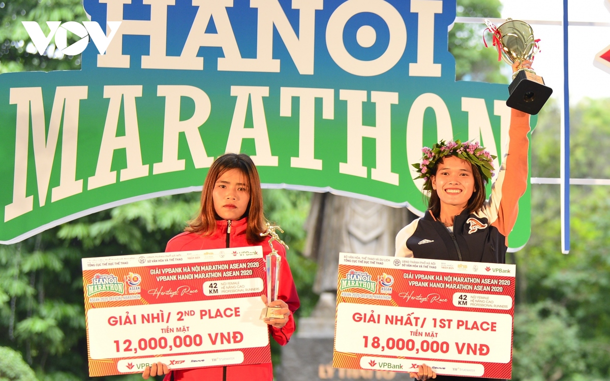  co gai vang nguyen thi oanh khong co doi thu o hanoi marathon asean 2020 hinh anh 2