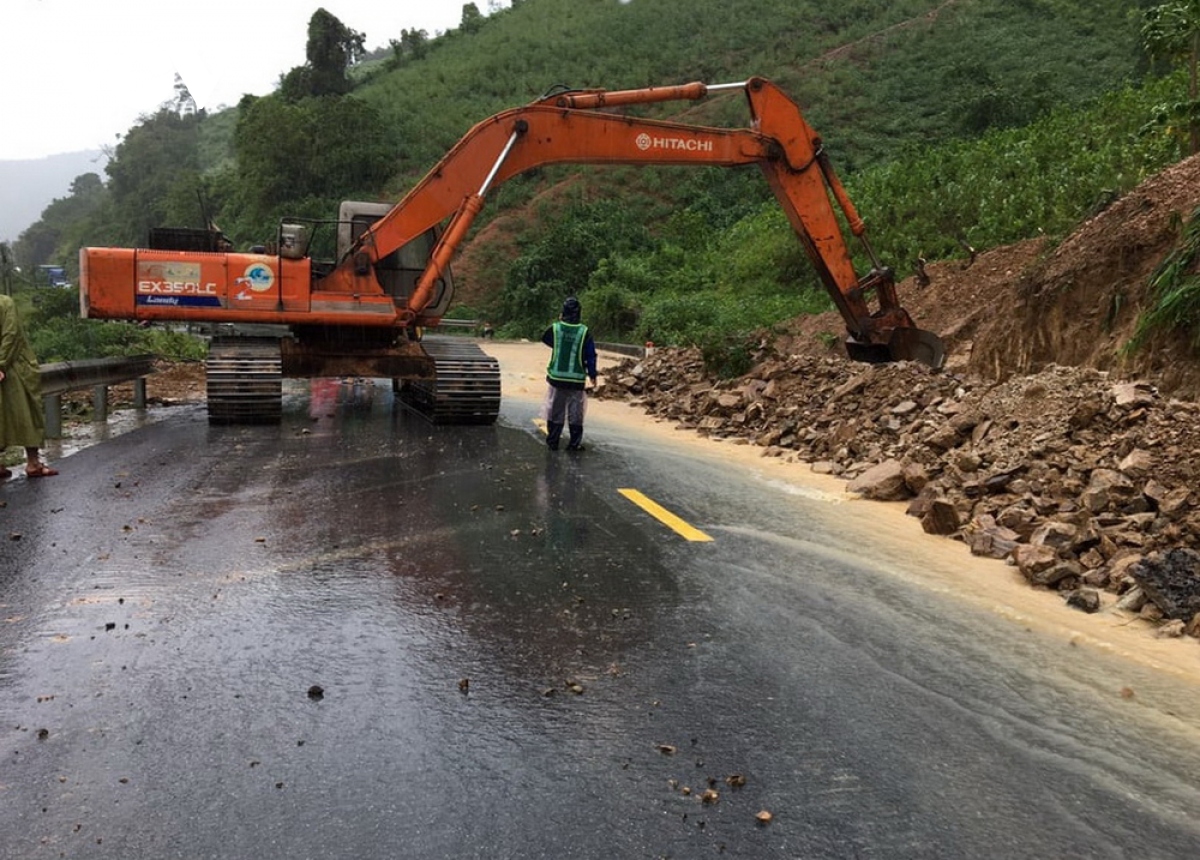 mua lu mien trung noi chay lu trong dem, noi huy dong tim nguoi mat tich hinh anh 3