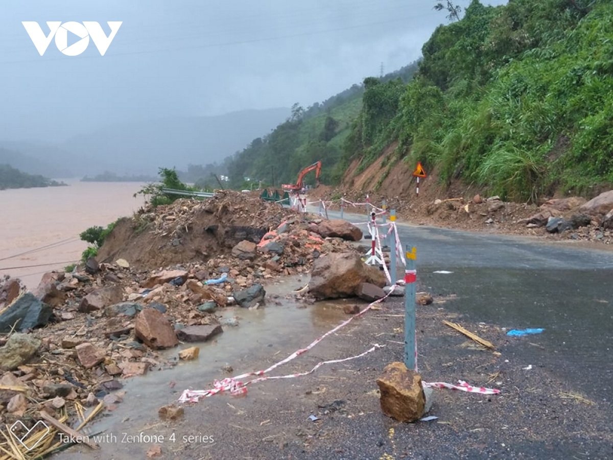 mua lu mien trung noi chay lu trong dem, noi huy dong tim nguoi mat tich hinh anh 4