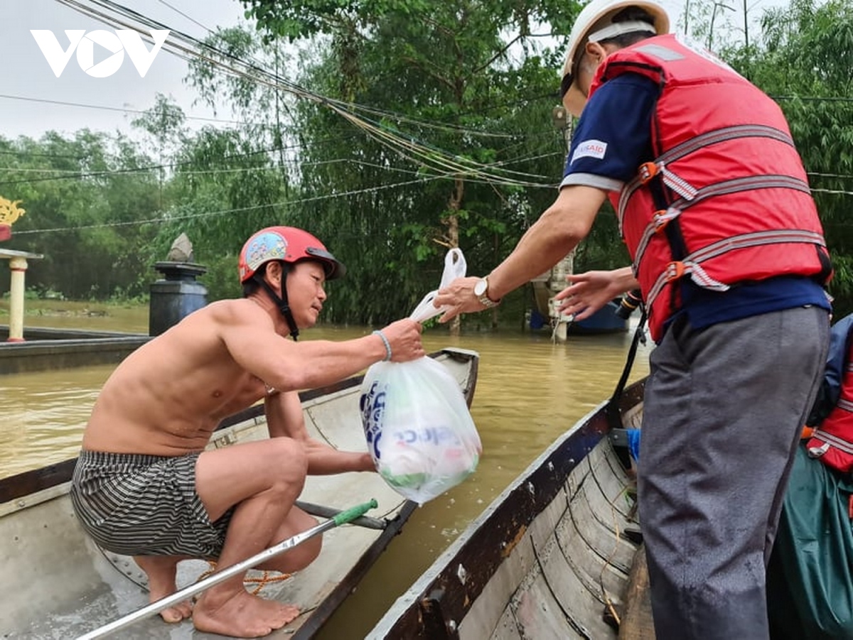 cuu tro vung lu Dung de cho thua thai, cho khong co gi hinh anh 7