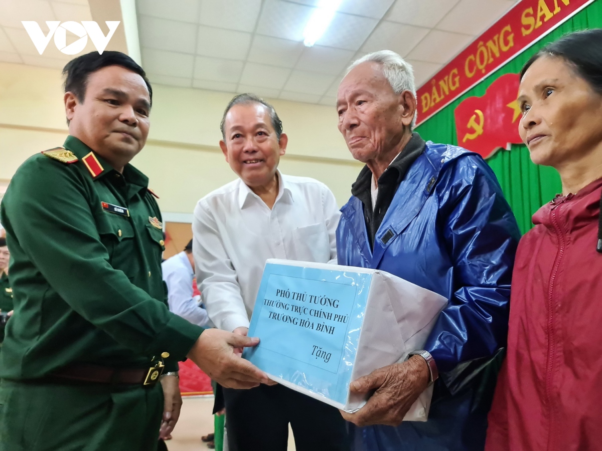 bo quoc phong dua luong kho vao vung lu cuu dan hinh anh 1